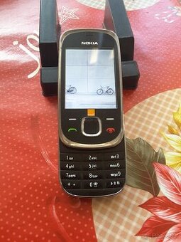 Predám nádherný vysuvací mobil Nokia 7230