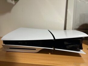 Playstation 5 slim.