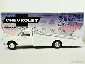 Rezervované - Chevrolet C-30 Ramp Truck (1967) - ACME - 1:18