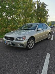 Lexus IS200