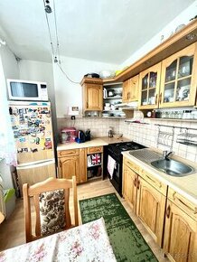 SIMI real - tehlový 3 izbový byt s balkónom - 67 m2