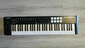 M - Audio Oxygen 61 midi controller