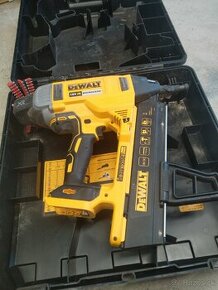 Dewalt klincovačka DCN890N