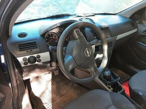 Predám rozpredám opel Astra 1.3 cdti