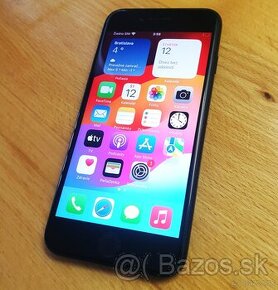 pekný zachovalý iPhone SE 2020 64 GB čierny dobrá cena