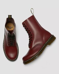 Kúpim Dr Martens 1490 cherry red