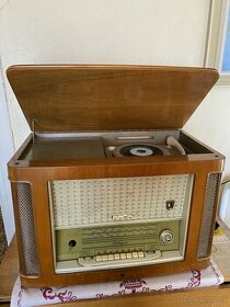 elektrónkove stereorádio s gramofónom