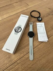 Samsung galaxy watch 4 44mm LTE + 1 rok záruka - 1