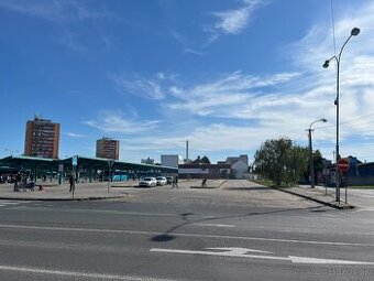 Pozemky na autobusovej stanici v Leviciach