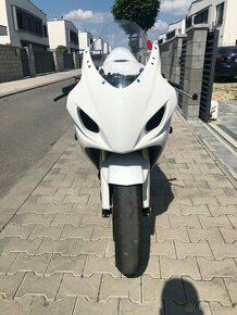 Suzuki GSX- R 600 K4 - 1