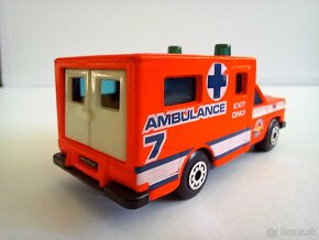 MATCHBOX - CHEVROLET AMBULANCE INTERCOM CITY - POZRI FOTO