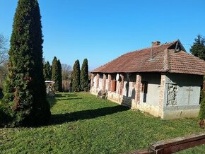 Starodávny kamenný gazdovský dom