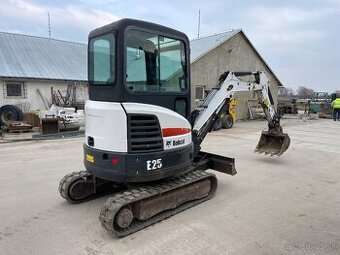 Bobcat e25