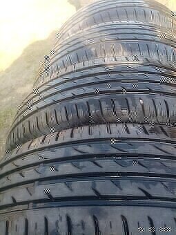 Letné pneumatiky 215/60 R17 ako nove 7.8mm