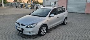 Predam hyundai i30 cw 1.6 crdi 2010 - 1