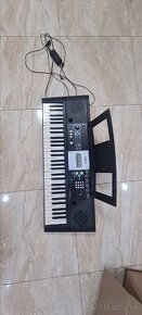 YAMAHA digital keyboard E223 - 1