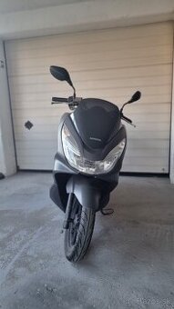 Skuter Honda PCX rocnik 2015 LED svetla, mallosi variator