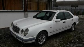 Mercedes E 220 D - 1