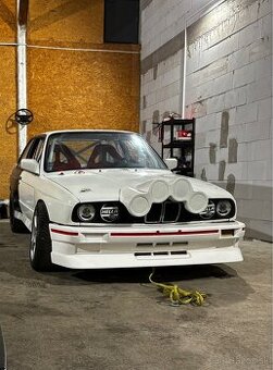 BMW E30 rallye (M3 look)