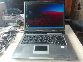 Asus Intel. 15,4". ATI Radeon. LPT port/konektor. - 1