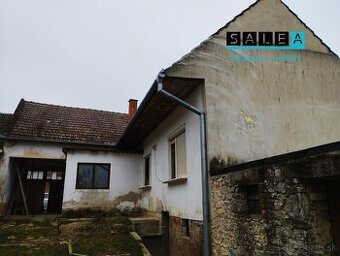 Rodinný dom v obci Kočín o výmere 1108m2 aj s pozemkom.