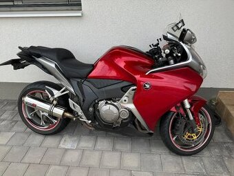 Predám Hondu VFR 1200F