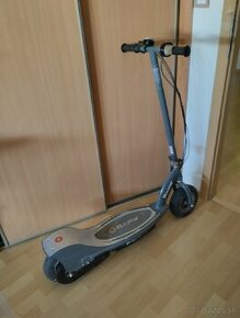 Predam elektrokolobezku Razor E300