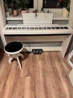 Yamaha piano P-105