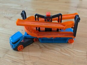 Hot Wheels Zdvíhací nákladiak GNM62