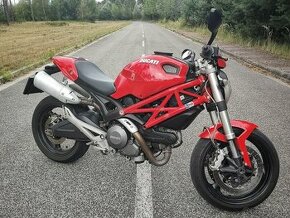 Ducati Monster 696