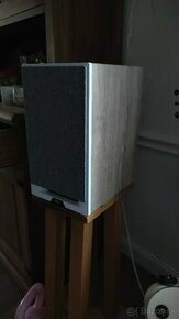 Regalove reproduktory ELAC