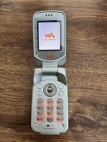 Sony Ericsson W300i vyklapacka