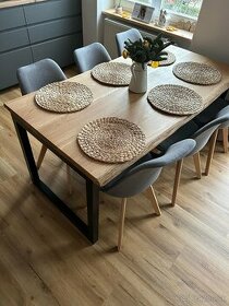 Masivny dreveny jedalensky stol - 1
