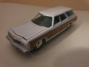 Johny Lightning 1973 Chevy Caprice Estate Wagon