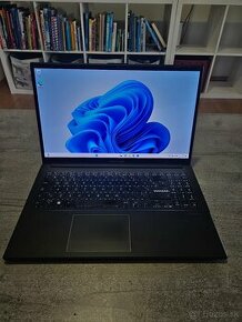 Asus Vivobook Go 15 AMD Ryzen 5 7520U / 16GB RAM / 512GB SSD