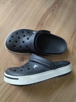 Crocs v.37