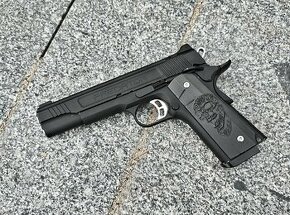 Colt 1911 pažbičky moderný tvar SKULL CF