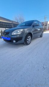 Kia Rio 1.4 16V Šeda Metaliza Automat