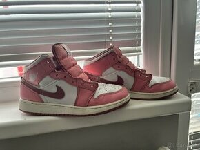 Nike air Jordan 1Mid Valentines day - 1