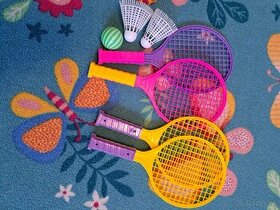 Plastové rakety na tenis, badminton