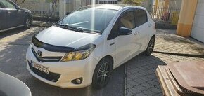 Toyota yaris 1.3 biela - 1