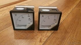 Voltmeter analógový