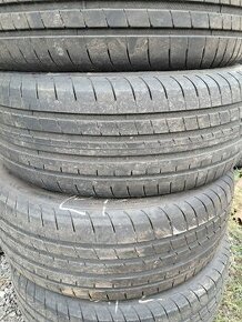 235/45 R19 letne