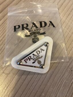 Prada brošňa