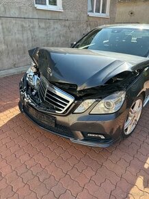 Predám Mercedes E350 AMG - 1