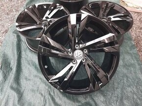 Alu disky Volkswagen Tiguan Valencia Black R19 - 1