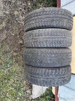 Zimné pneumatiky 215/65 R16