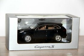 Porsche Cayenne S 2014 1:43 Minichamps - 1