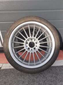 1 kus Disk BMW Alpine obutý 235/40-R18