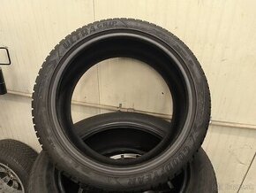 Goodyear Ultragrip 235/45R20 100W - 1